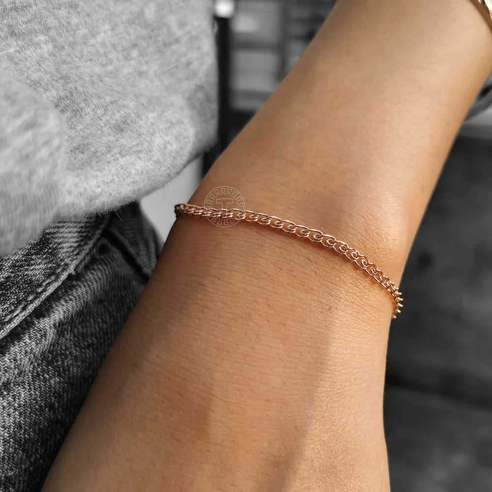 Delicate gold bracelet for women - elegant, classic and suitable for any look.